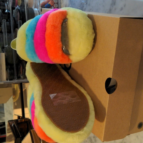 Ugg slide - Picture 3 of 3